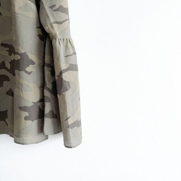 Banana Republic Women's Blouse Camo Long Bell Sleeves Top Green Size Small - Picture 3 of 8